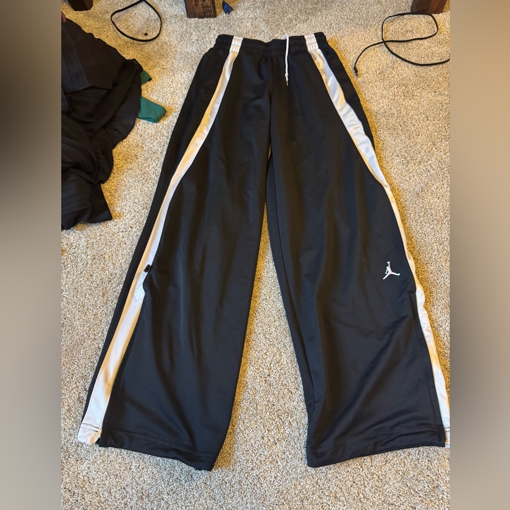 Black and white jordans medium sweatpants